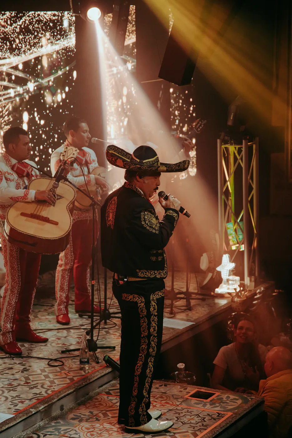 El mariachi en tarima